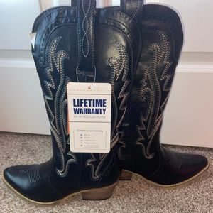 Leather pointy toe heeled boots